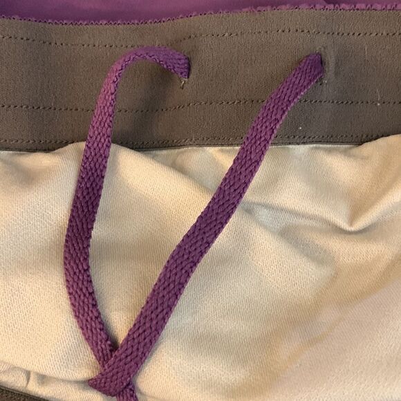 Under Armour Heat Gear Size Large running shorts - Picture 5 of 7